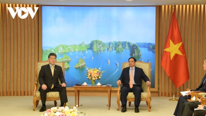 PM Chinh welcomes Japanese Minister of Justice in Hanoi